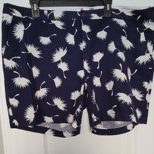 NWT - Old Navy 5" inseam navy with white print shorts, size 18